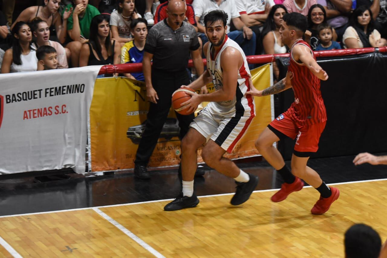 Anzorena derrotó a Regatas y gritó campeón del Torneo Vendimia 2023. / Gentileza: SALTO INICIAL.