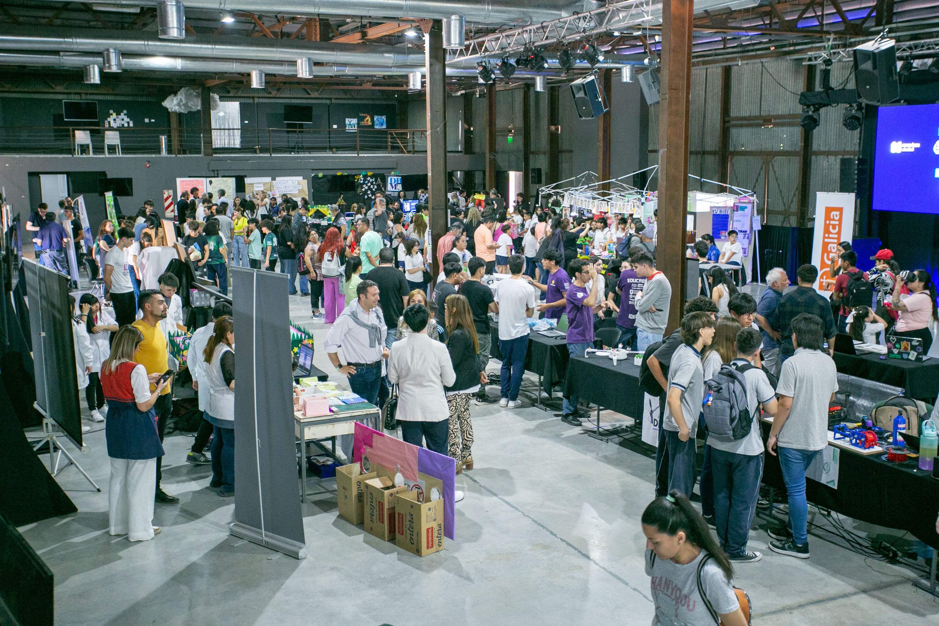 Ulpiano Suarez estuvo presente en la apertura de la Semana de la Innovación