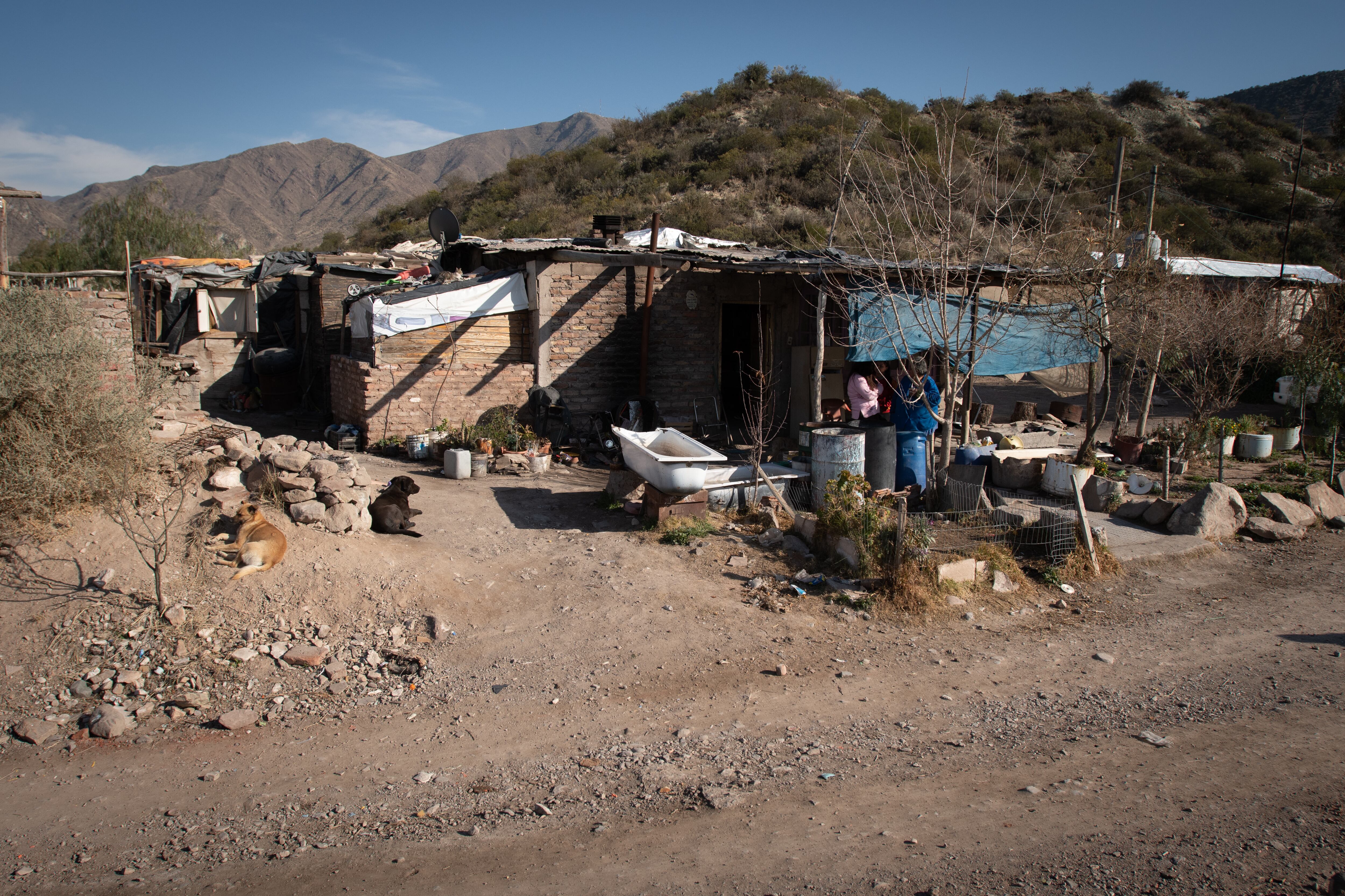 Su casa del asentamiento Campo El Molino.