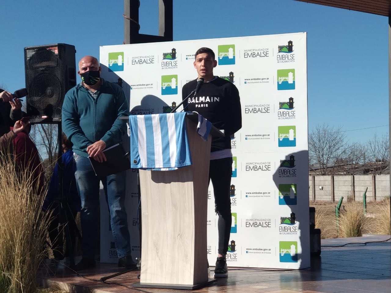 Nahuel Molina, homenajeado en Embalse. 