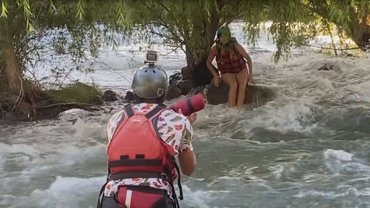 El dramático rescate de una turista que cayó al río Atuel y se la llevó la corriente en San Rafael