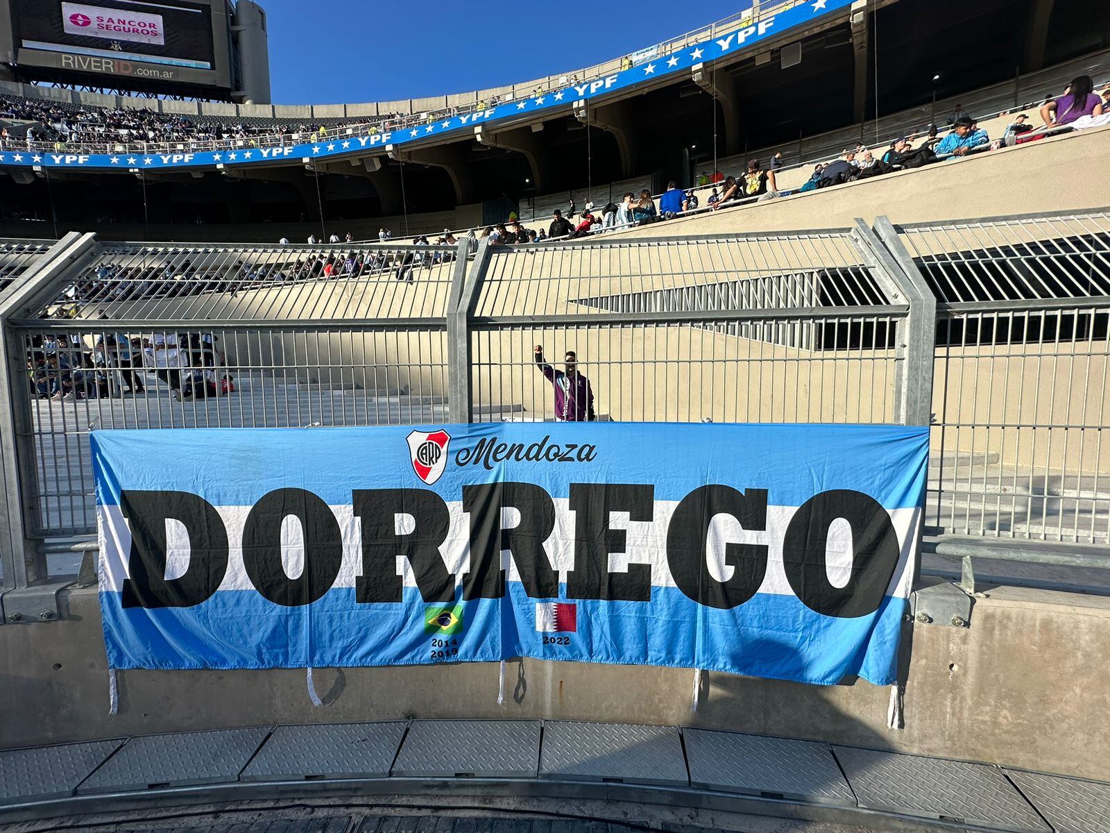 Mendocinos presentes en el Monumetnal. / Los Andes