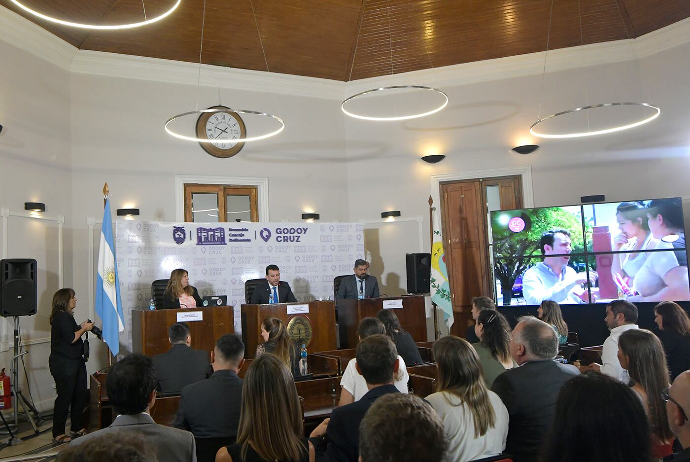 Inicio de sesión del Concejo Deliberante de Godoy Cruz, los ediles estuvieron en el recinto del HCD, presenciaron  el discurso del intendente Tadeo García Zalazar

Foto: Orlando Pelichotti