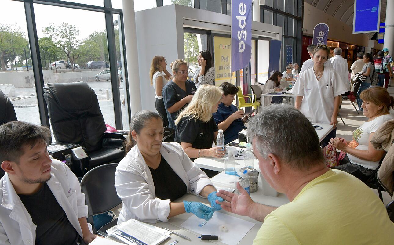 Revisión de la Salud en la Terminal de micros 

Osde realiza controles de la salud a los visitantes 
Foto : Orlando Pelichotti