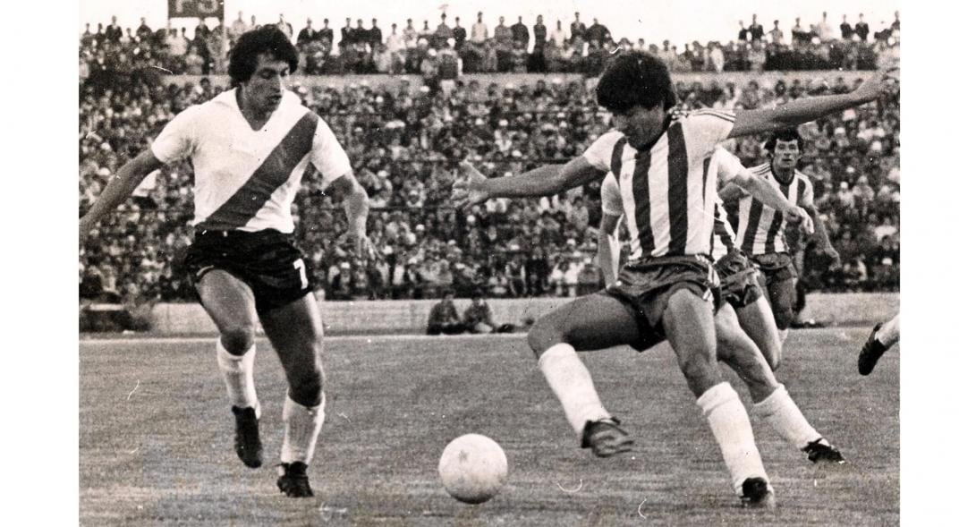 Ramón Díaz, el jugador de la izquierda (archivo Gustavo Farías)