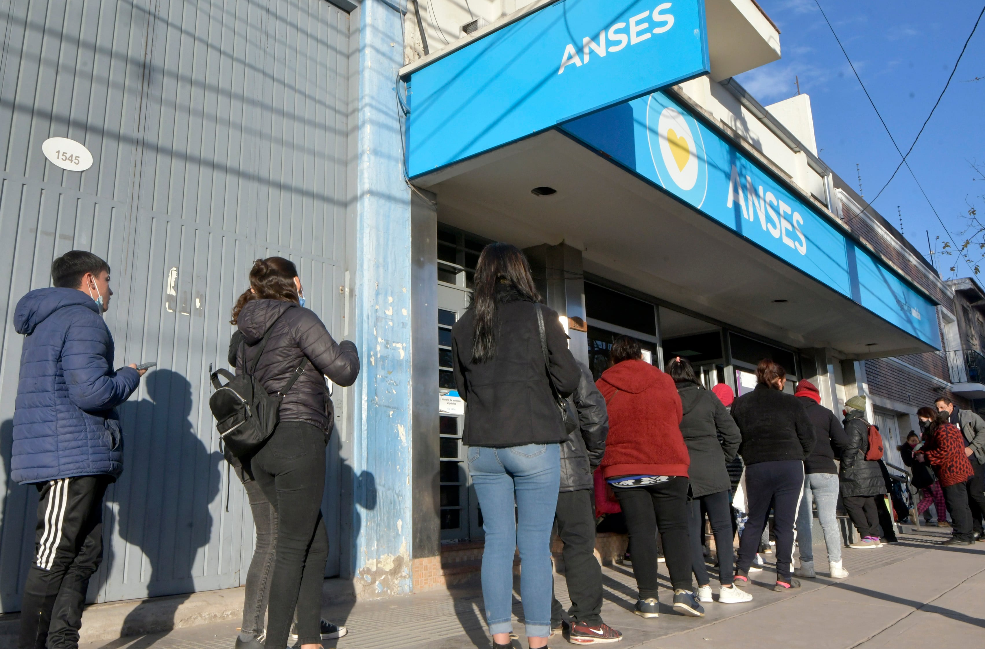 Anses paga AUH, AUE y Tarjeta Alimentar en agosto: fechas de cobro -Foto: Orlando Pelichotti / Los Andes


