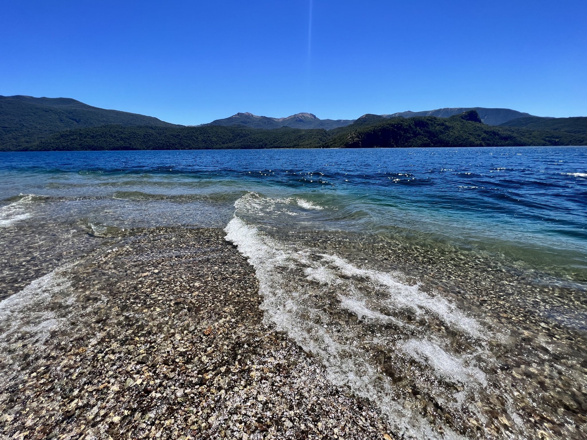 Imágenes de la playa Quila Quina en Neuquén