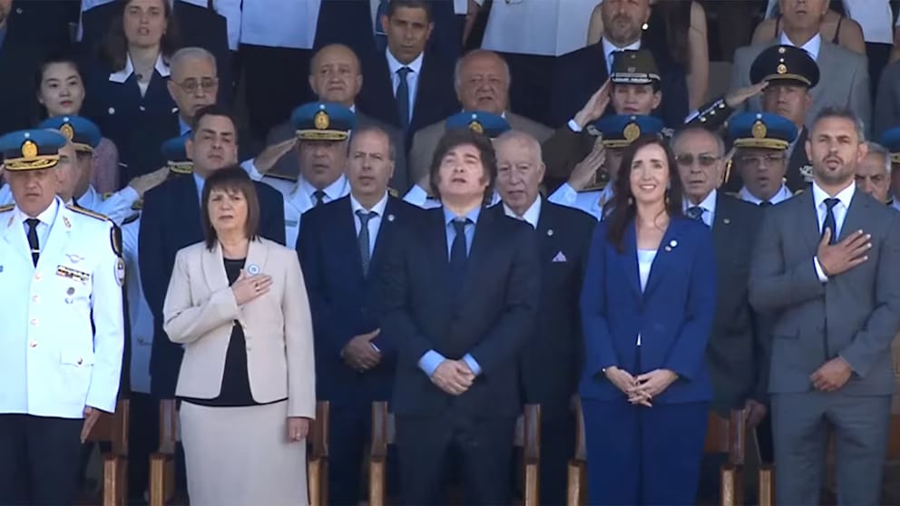 Javier Milei y Victoria Villarruel se mostraron juntos en la ceremonia de premiación de la Escuela de Cadetes "Comisario General Juan Ángel Pirker" de la Policía Federal.