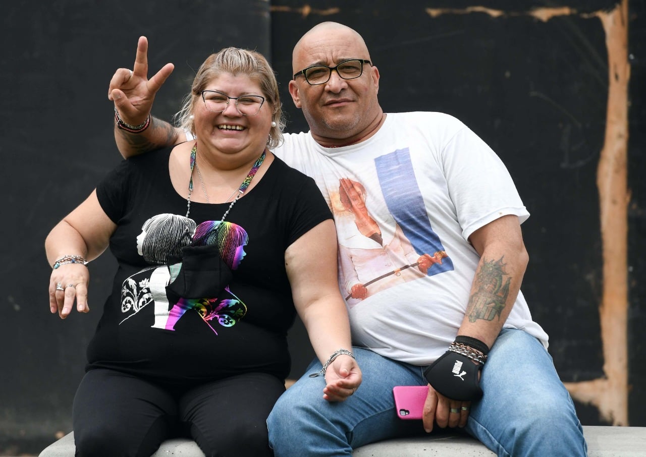 Miles de personas se reúnen en la Plaza de Mayo por el festival “Democracia para siempre”, donde se celebra el Día de la Democracia y los Derechos Humanos. Foto: Clarín