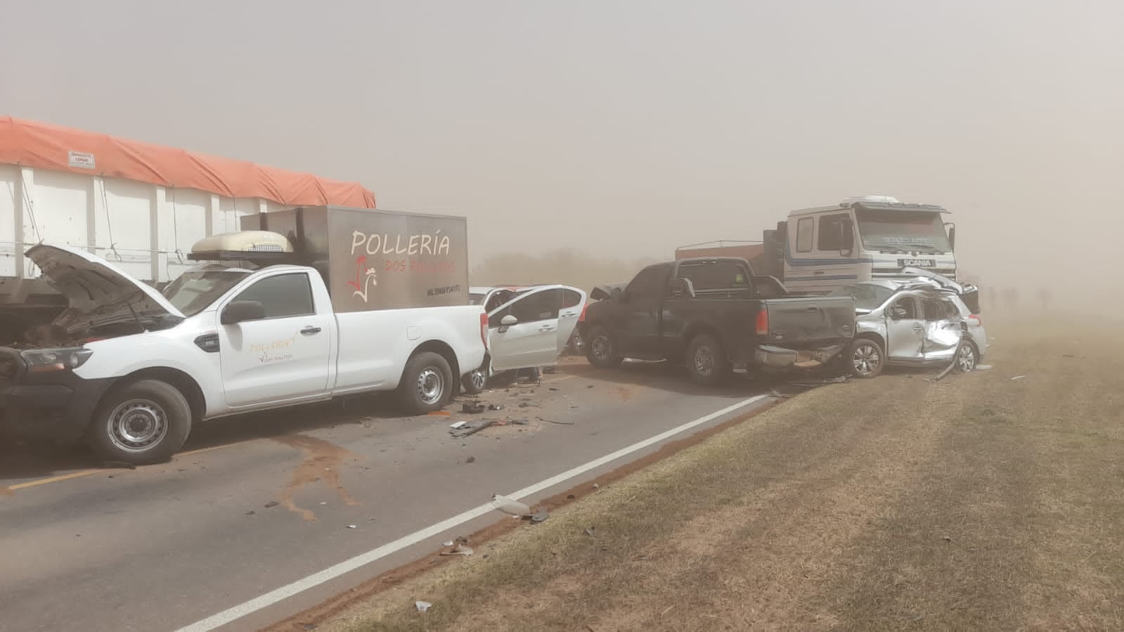 Un muerto y más de una decena de heridos en un choque múltiple en medio de una tormenta de viento y tierra en Córdoba, entre Luque y Villa del Rosario. (El Diario del Pueblo)