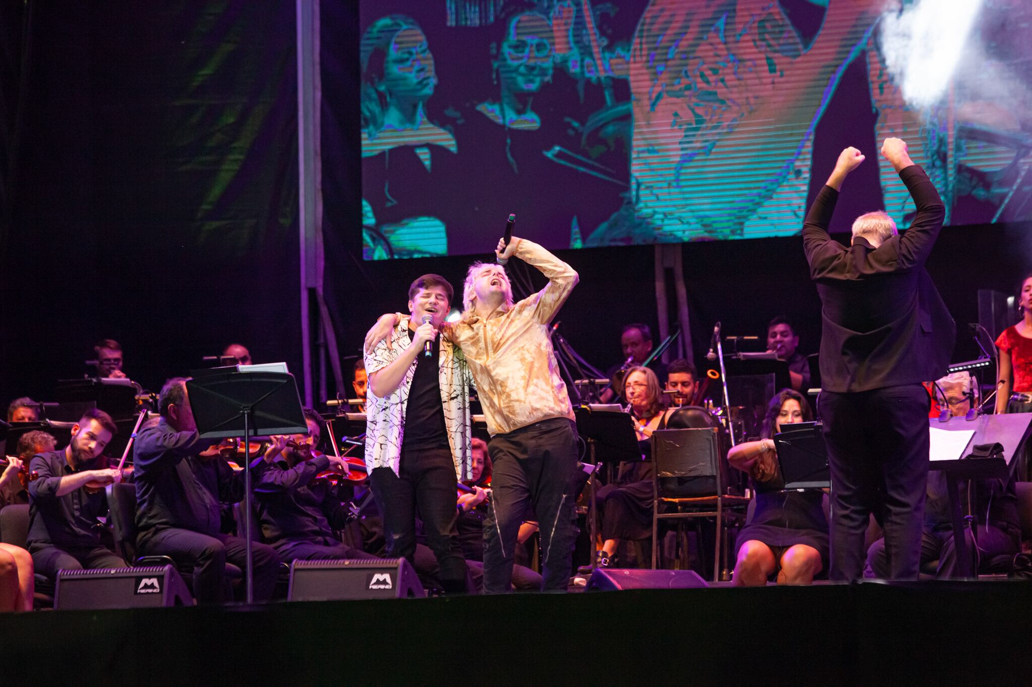 Nahuel Pennisi y Benito Cerati interpretando Alma de diamante  junto a la Filarmónica de Mendoza.