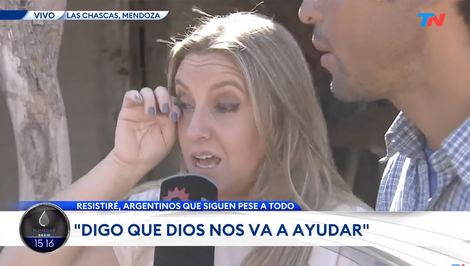 La reportera Paula Bernardi se emocionó hasta las lágrimas al escuchar la historia de Matías. - Captura