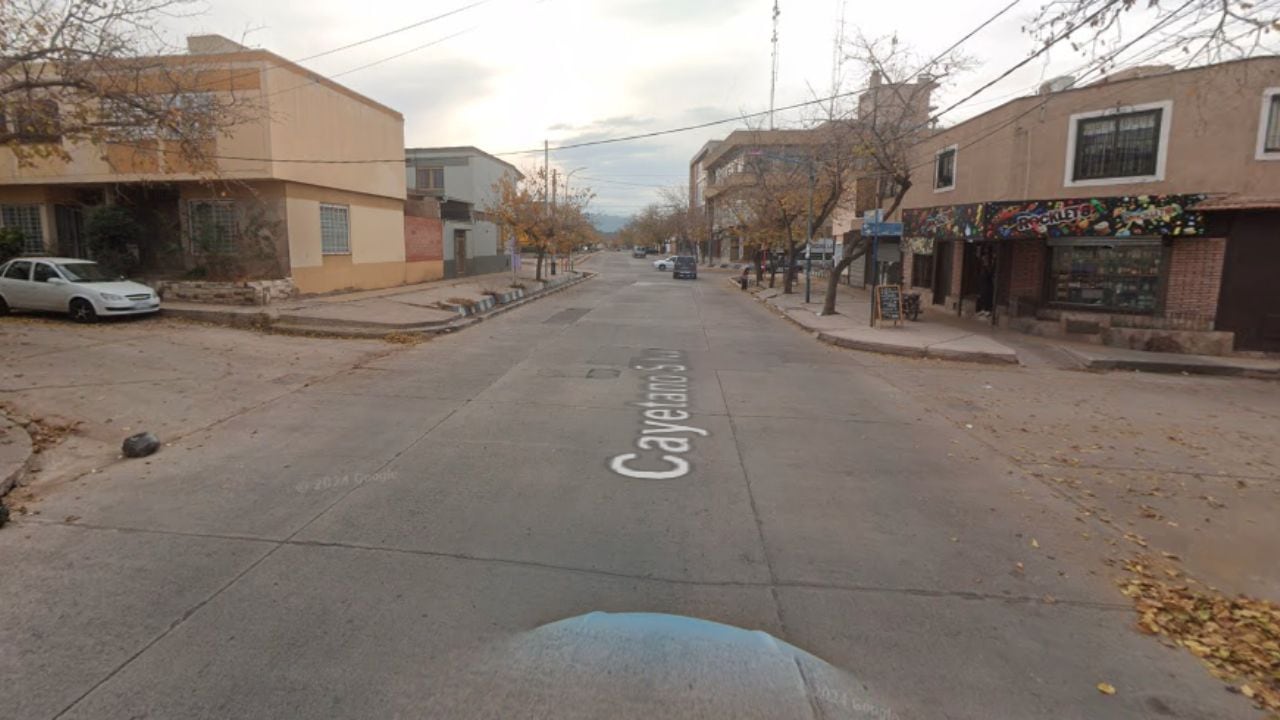 El accidente ocurrió en la intersección de las calles Puerto Madryn y Cayetano Silva en Villa Hipódromo.