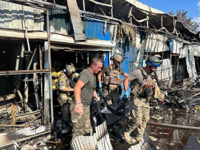 Las calles de Kostantínovka tras el ataque. Foto: X / @olivanoticias