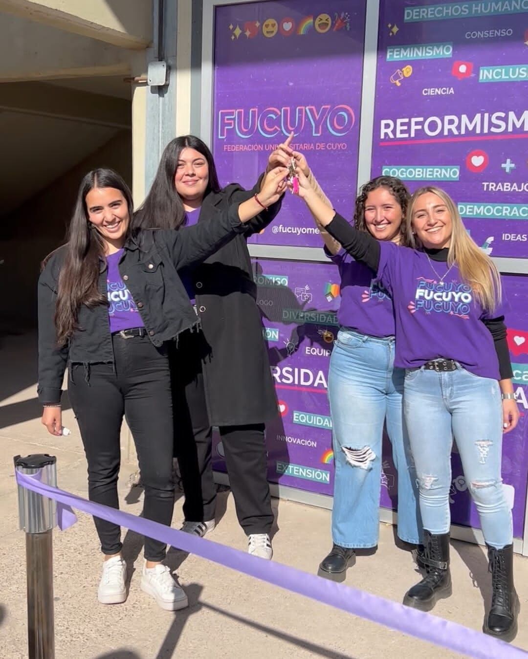 Carolina Guillén, Roxana Laciar, Fernanda De Carolis y Brenda Chinigioli, de la mesa de conducción regional de la Franja Morada.