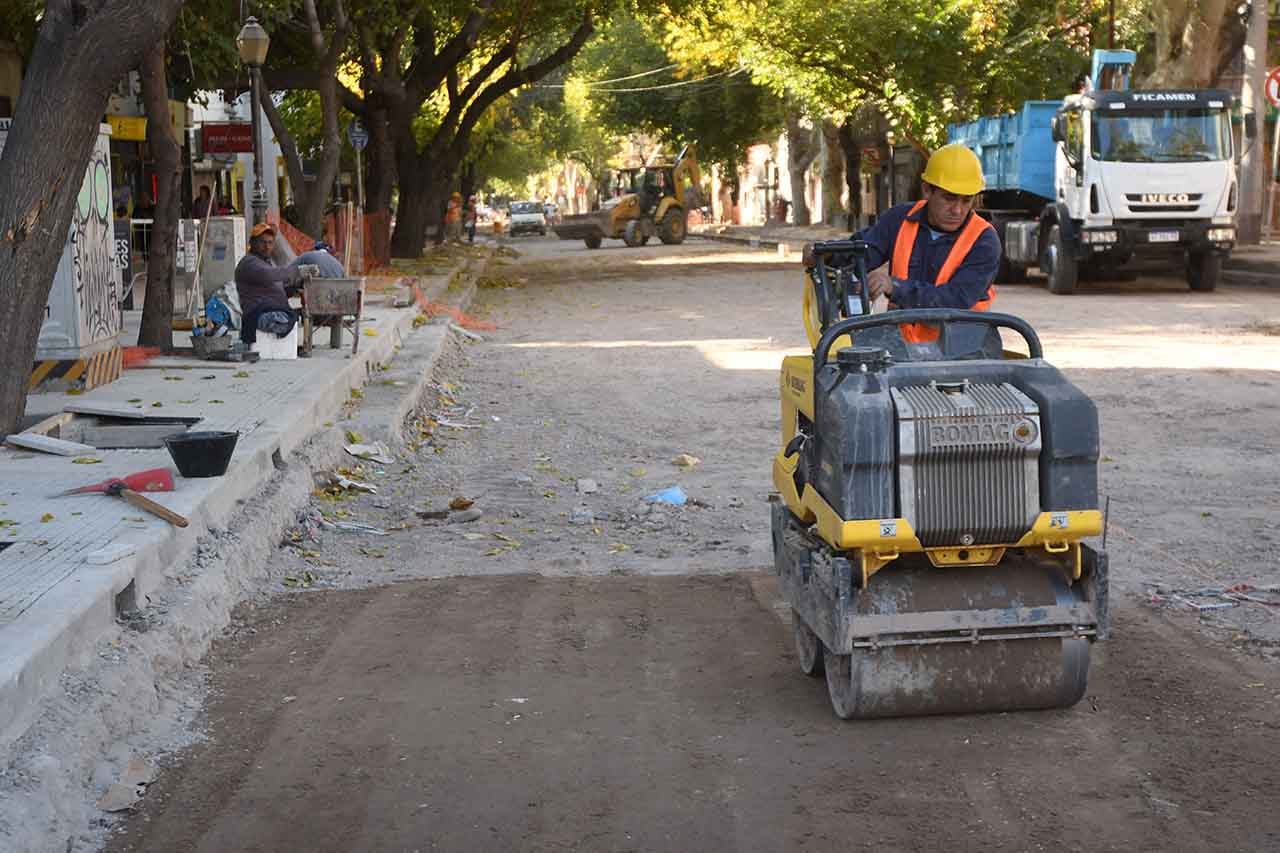 Las obras generan demoras en el tránsito y atascos pero son necesarias. | Foto: José Gutiérrez / Los Andes