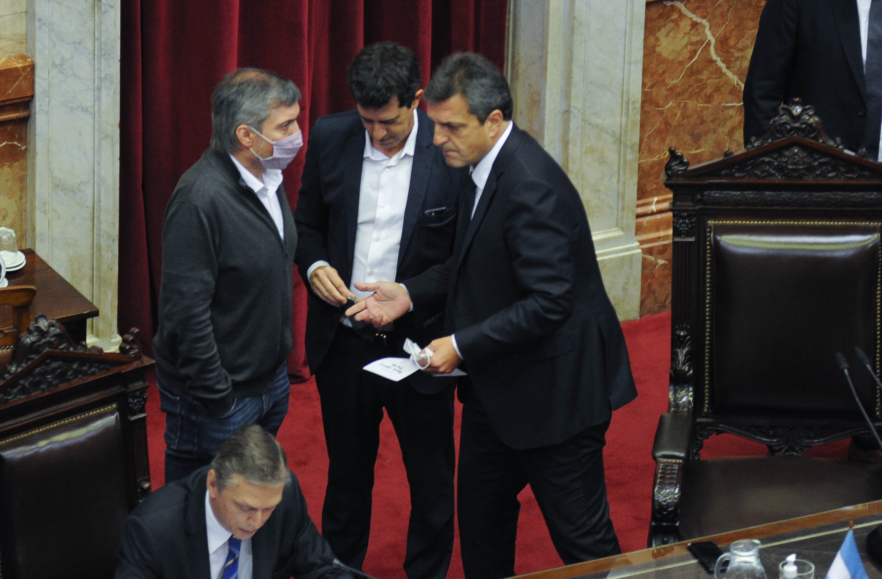 Máximo Kirchner junto a Eduardo "Wado" De Pedro y Sergio Massa . Foto Federico López Claro