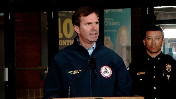 Andy Beshear, gobernador de Kentucky, habló sobre el tiroteo en Louisville. Foto: WAVE