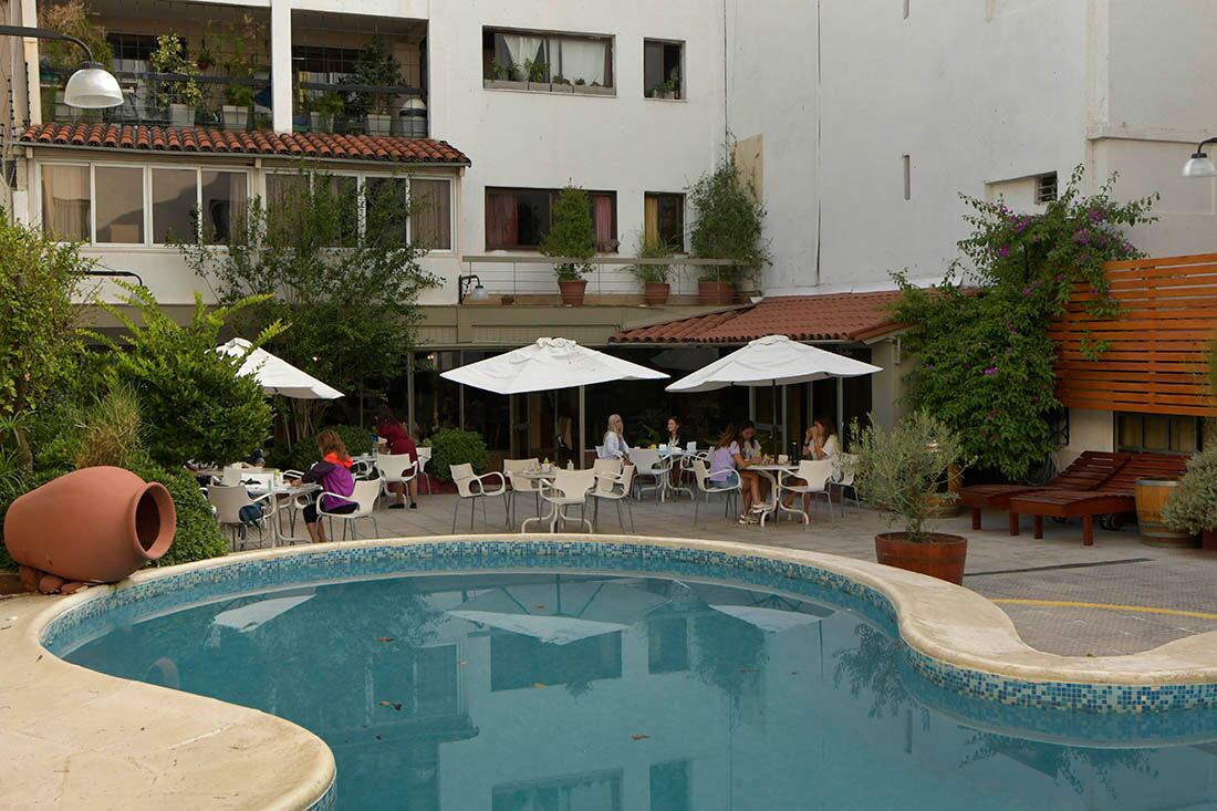 Los hoteles de categoría tiene sus reservas al 5%, y esperan por habilitaciones para el invierno, y las vacaciones de verano Foto: Orlando Pelichotti/ Los Andes
