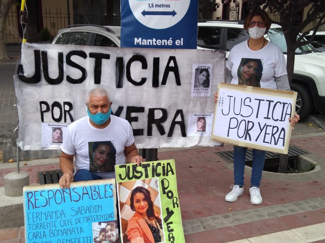 Los padres de Geraldine "Yera" Oro participaron de la marcha de esta mañana. Piden justicia por su hija.