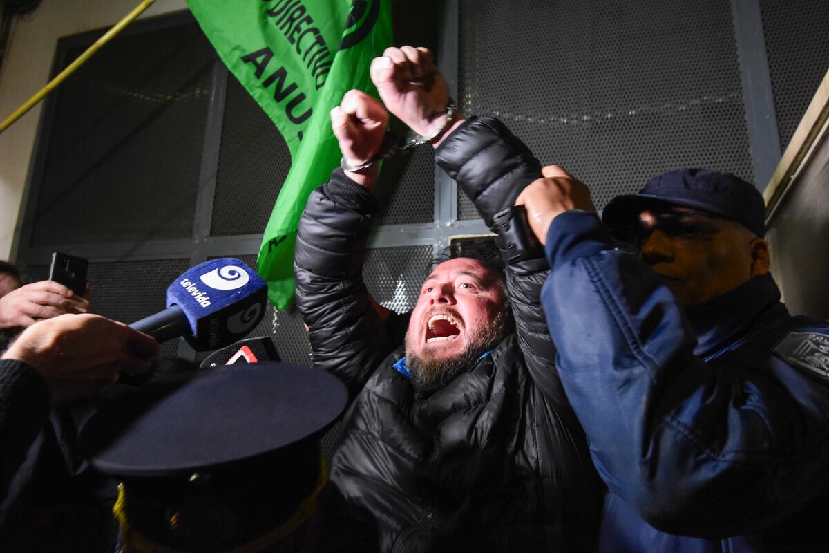 Trasladan a la cárcel al gremialista Roberto Macho, paragan una fianza para recuperar la libertad. 
Foto; Mariana Villa / Los Andes