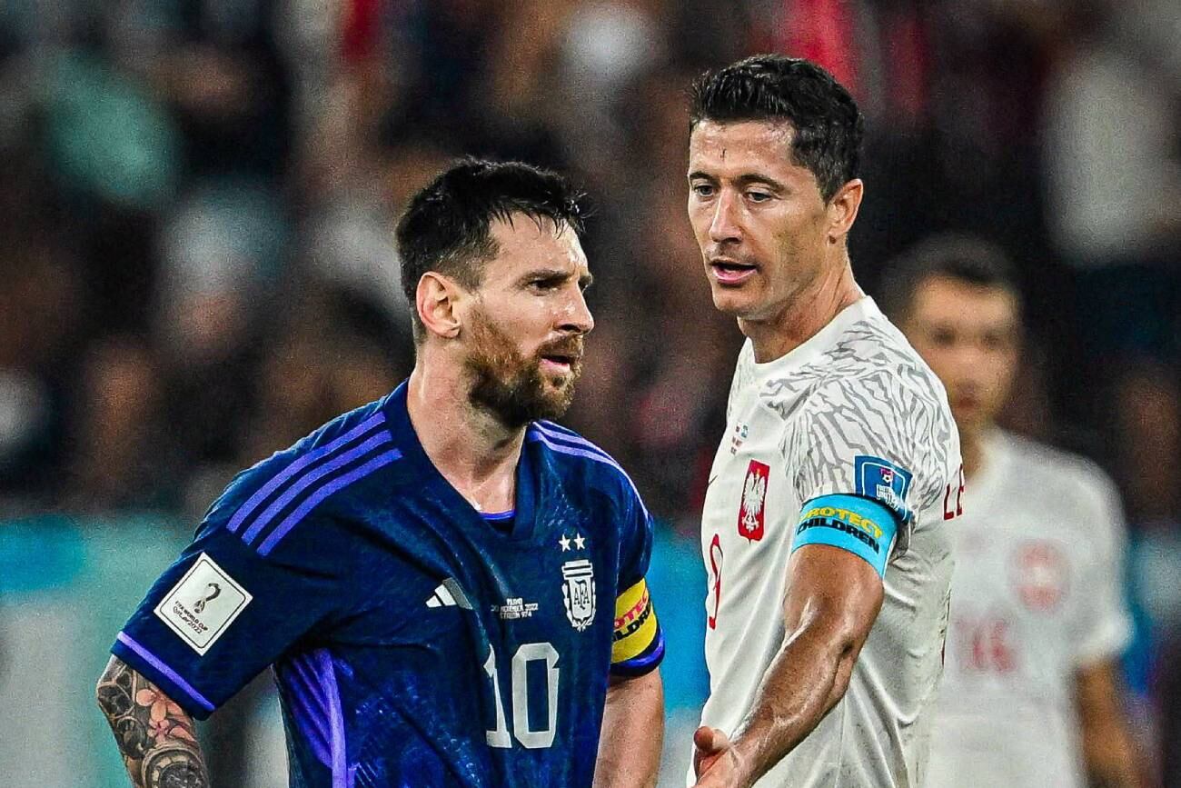 El cruce de Messi y Lewandowski que dio vuelta al mundo (AP)