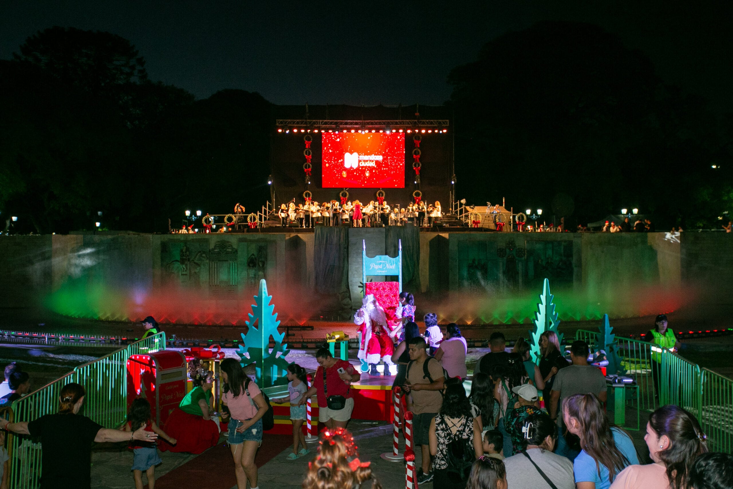 Con dos noches mágicas, más de 15 mil personas celebraron la Navidad en la Ciudad