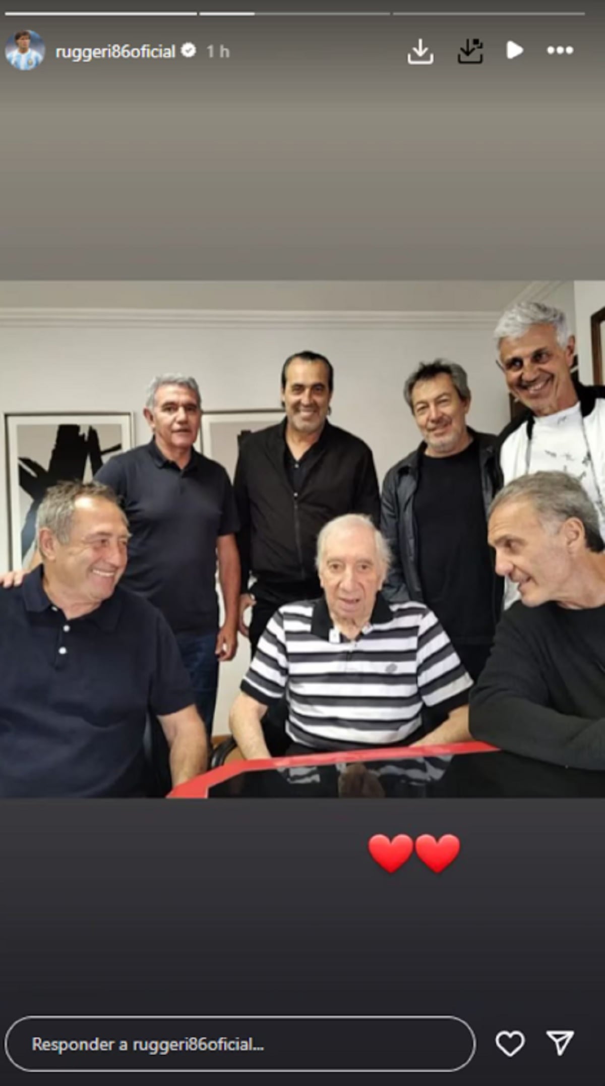 Junto a Ruggeri, participaron de la visita otras leyendas del fútbol argentino: Oscar Garré, Jorge Burruchaga, Sergio Batista, Ricardo Giusti y Carlos Tapia.