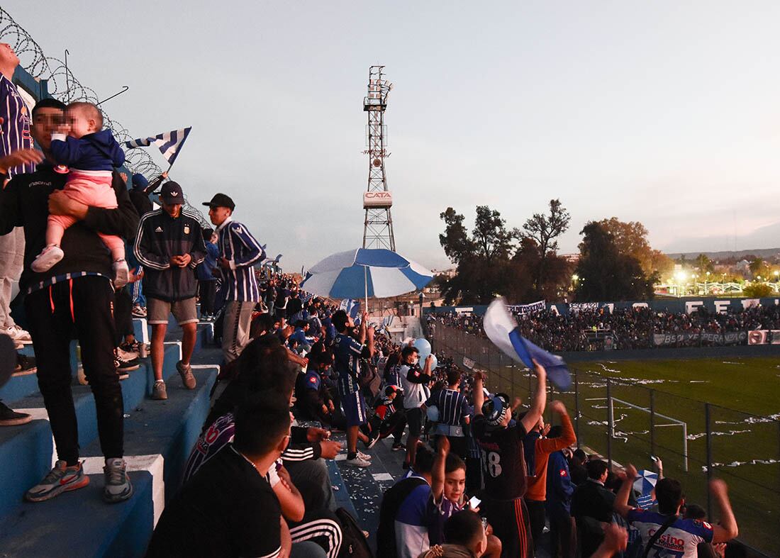 Al mismo tiempo en que el Gambarte colapsaba de hinchas, a través de sus redes, Godoy Cruz llamó a respetar los protocolos.