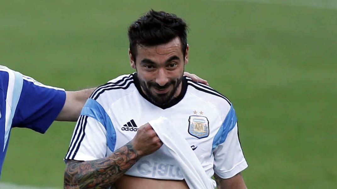 Lavezzi se ganó un lugar en el corazón de varias fanáticas durante el último Mundial (Foto: Archivo / AP).