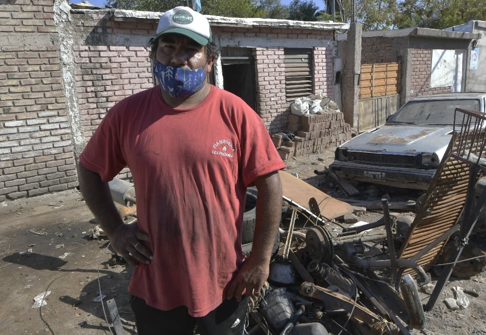 “Que se haga justicia. La conocía desde bebé; una chica excepcional y de una gran familia. No tengo palabras”, pidió Ricardo García, vacino de la víctima. Foto: Orlando  Pelichotti/ Los Andes