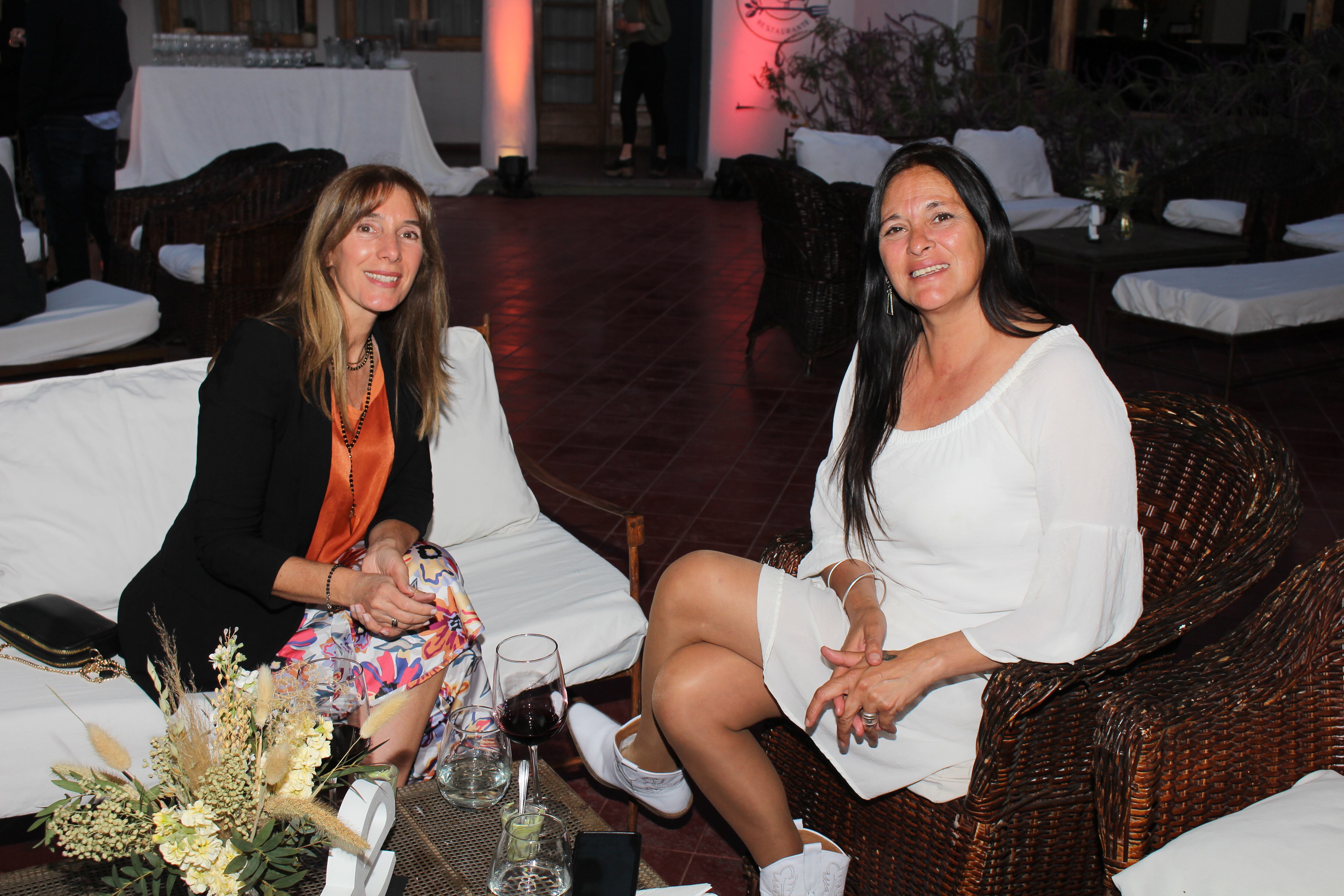 Carolina González Pujol y Claudia Verdejo.