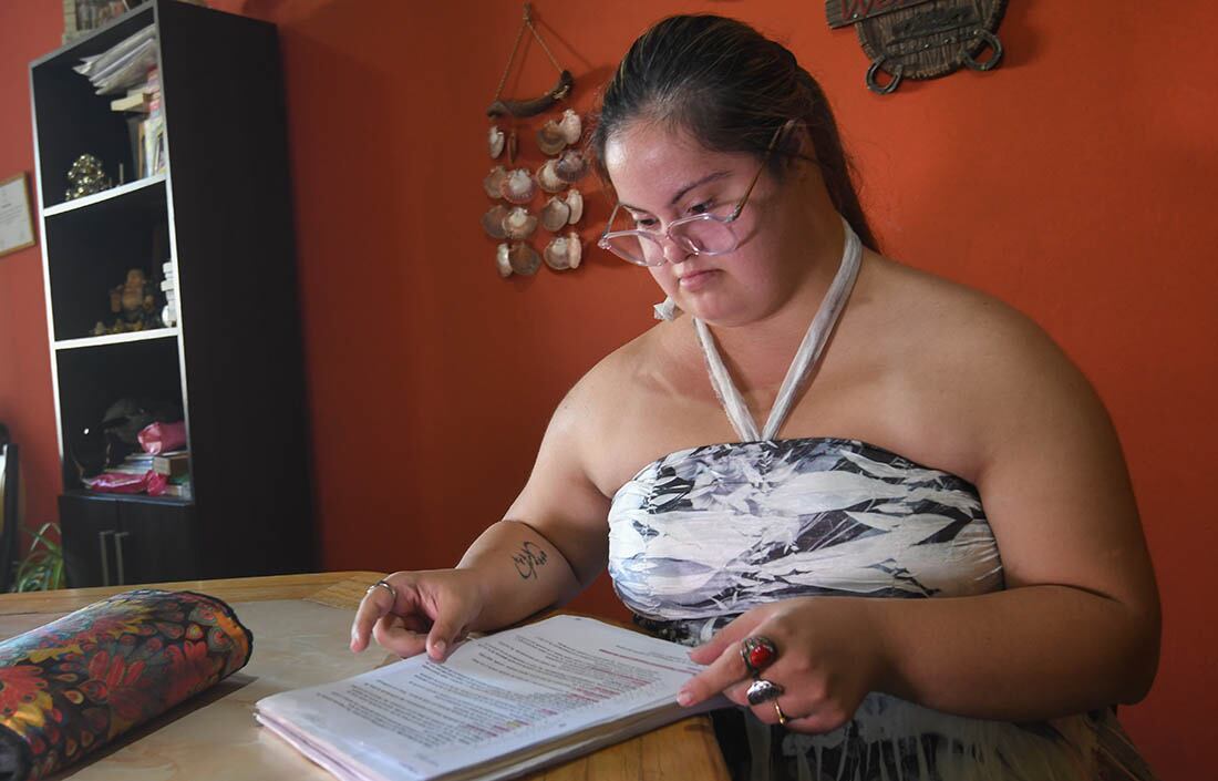 21 de marzo día internacional del Síndrome de Down. Micaela Zaidán tiene 24 años y está estudiando Turismo y hotelería. Foto: Marcelo Rolland / Los Andes