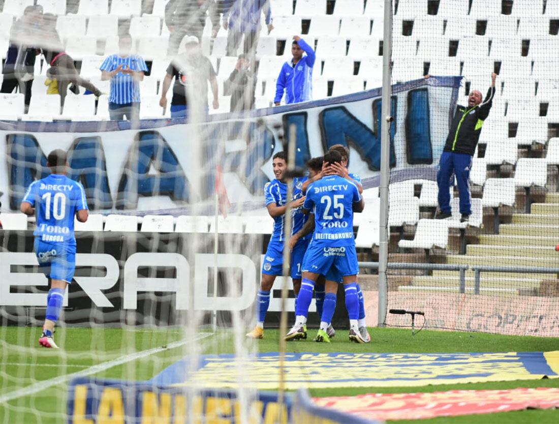 Godoy Cruz Antonio  Tomba vs Platense en el estadio Malvinas Argentinas/ Mariana Villa ( Los Andes). 