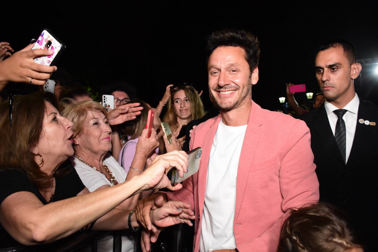 Avant premiere de “Papá al rescate”. El actor sonrió a las cámaras. foto: Mariana Villa / Los Andes 