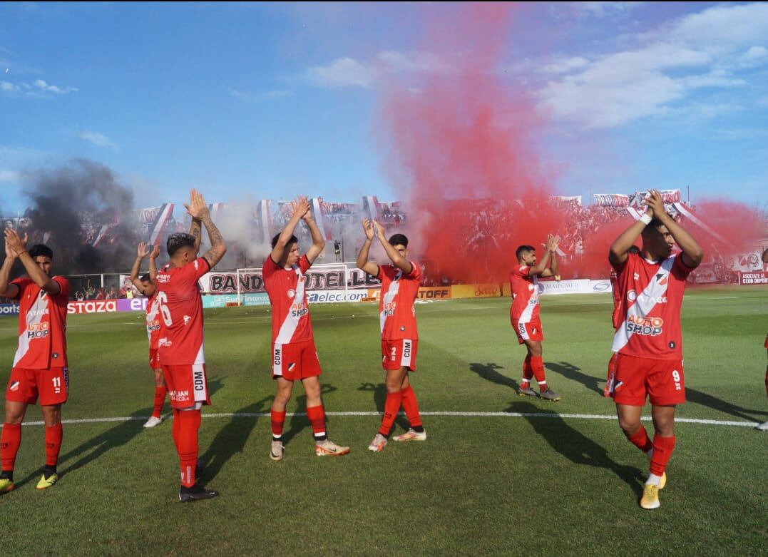 Los hinchas del Cruzado colmaron el Sperdutti.