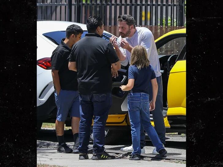 El hijo de Ben Affleck, de 10 años, chocó un Lamborghini.