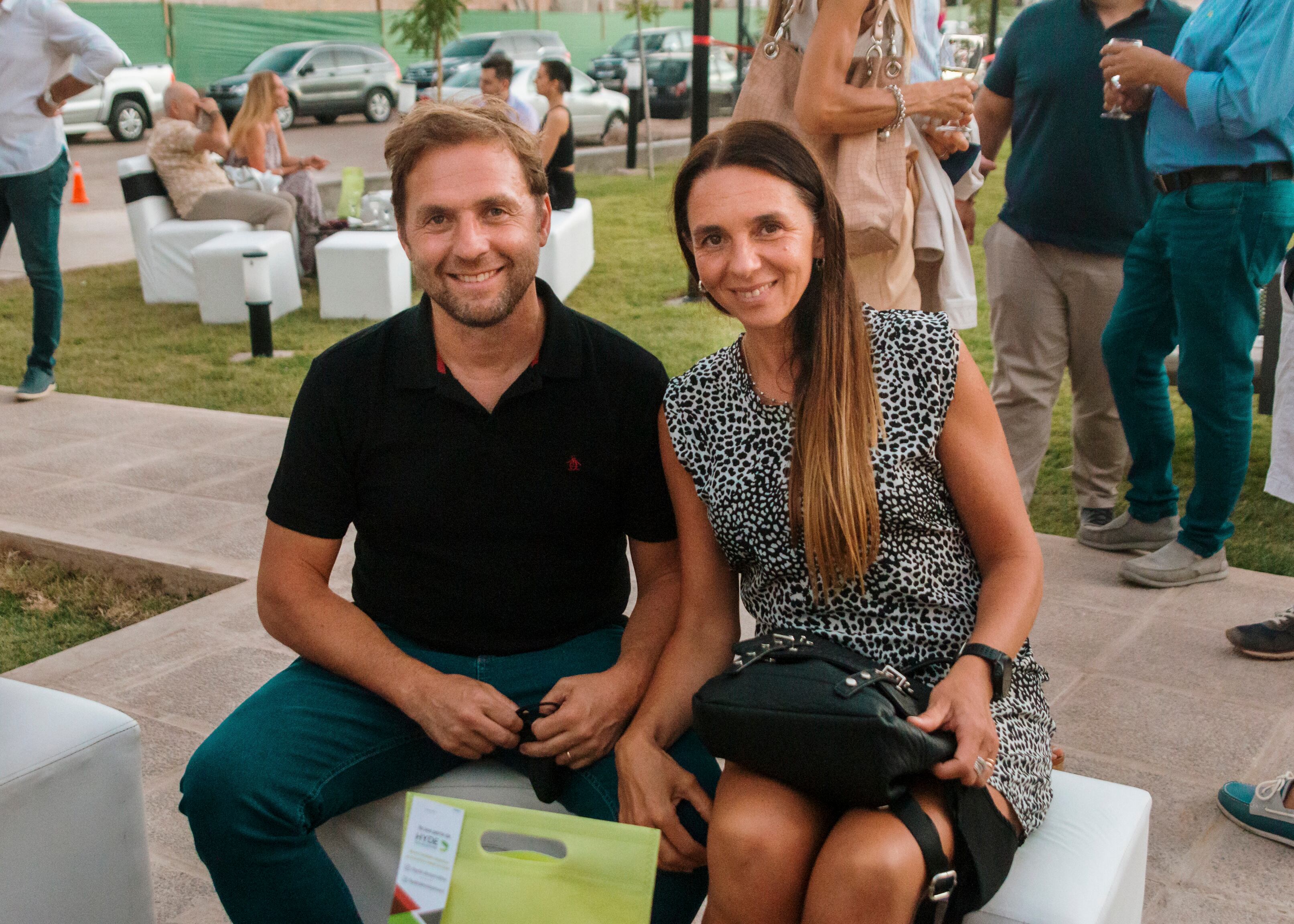 El arquitecto Mariano Noseda junto a Natalia Olivieri.