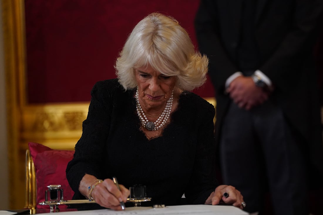 Camila, en la ceremonia de proclamación de Carlos III (AP).