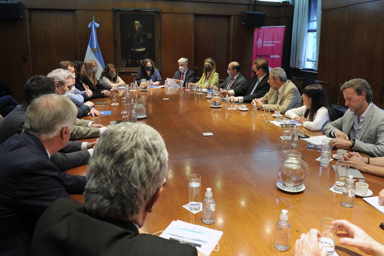 El secretario de Comercio, Roberto Feletti, se reunió con los laboratorios. 