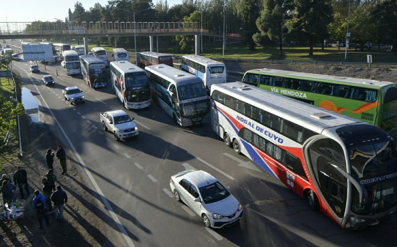 Tercer día de corte de ruta por los choferes de micros de larga distancia./Orlando Pelichotti