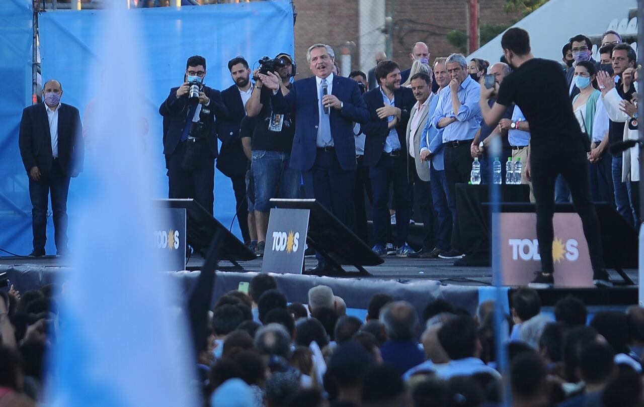 El Presidente fue el único orador del acto del Frente de Todos en la cancha de Morón.