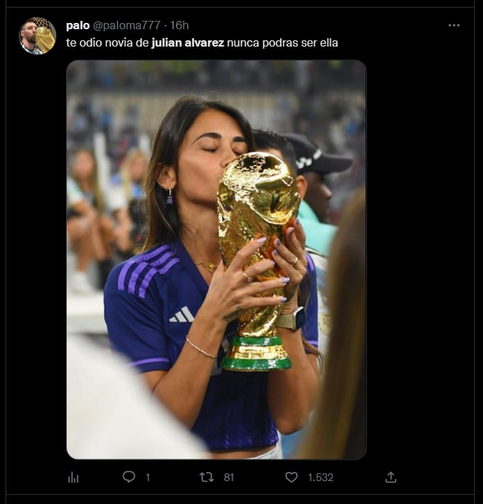 La novia del jugador tuvo un polémico gesto con los hinchas y fue duramente criticada