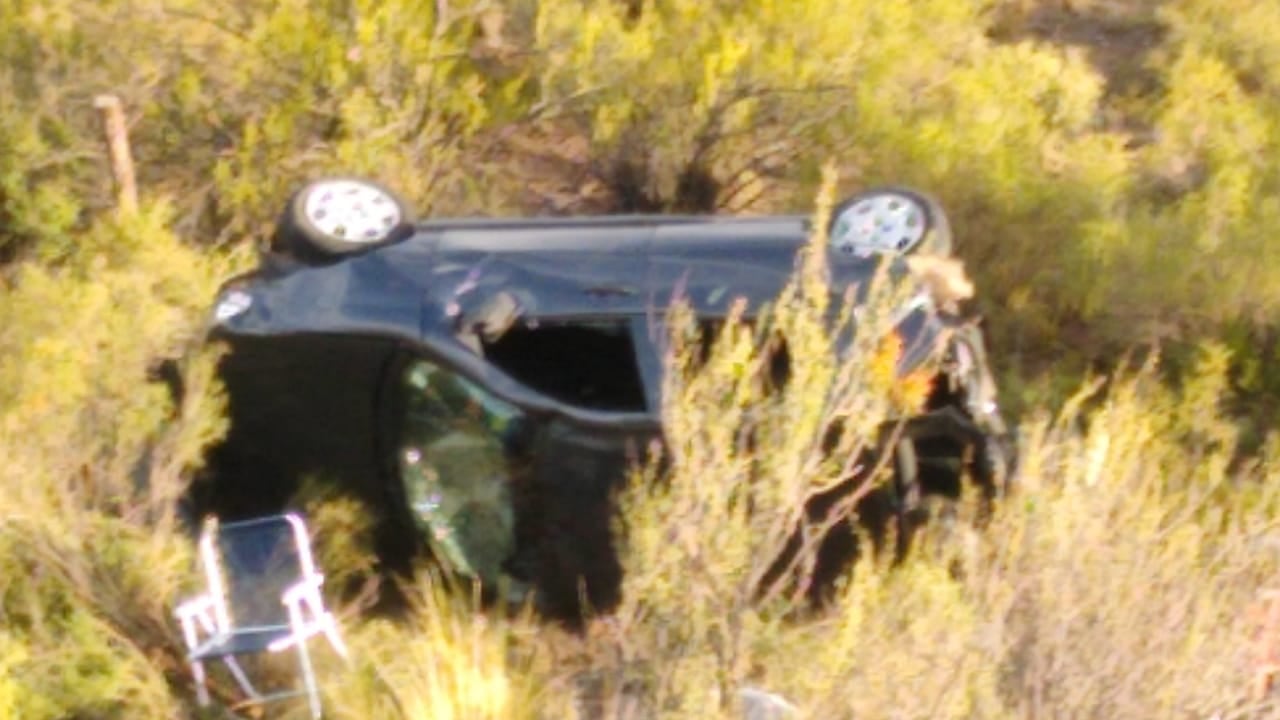 El Fiat Palio cayó 50 metros por un precipicio en la ruta 150 camino al dique Agua del Toro, en San Rafael. - Foto: Ministerio de Seguridad