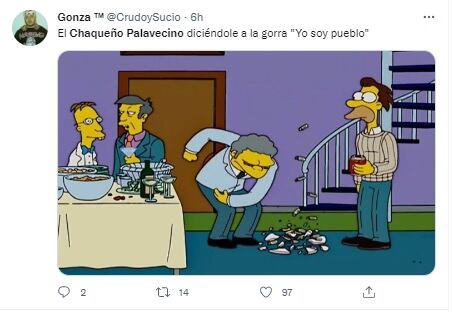 El meme hace alusión a cuando el Chaqueño tiró el micrófono contra el piso. 