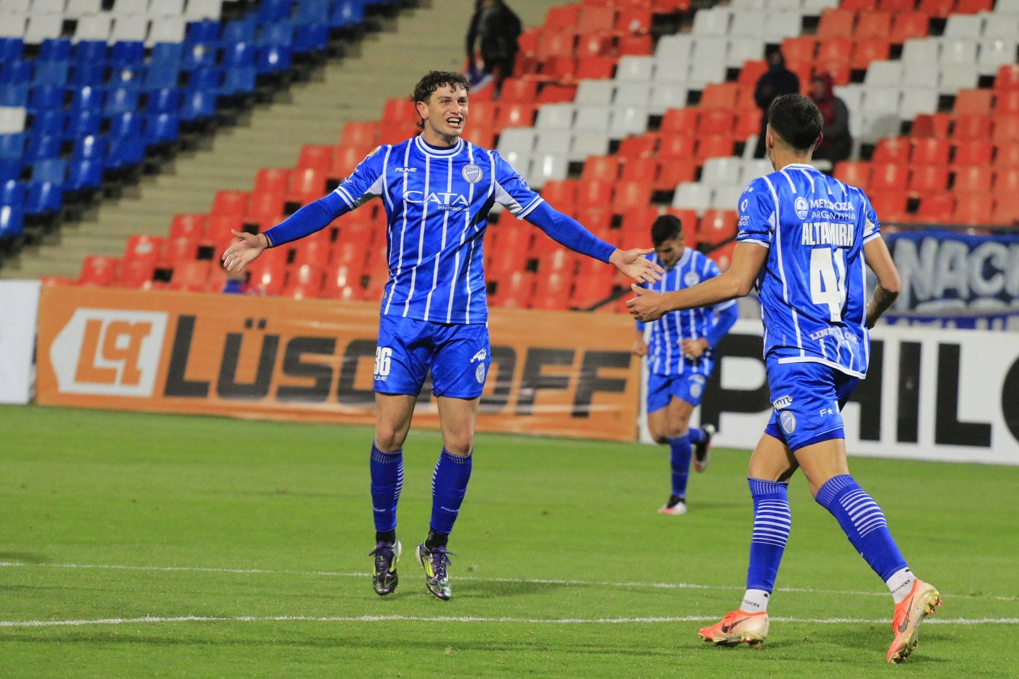 Con dos tantos del cordobés Daniel Barrea, Godoy Cruz pasó por arriba a Riestra. (@ClubGodoyCruz)