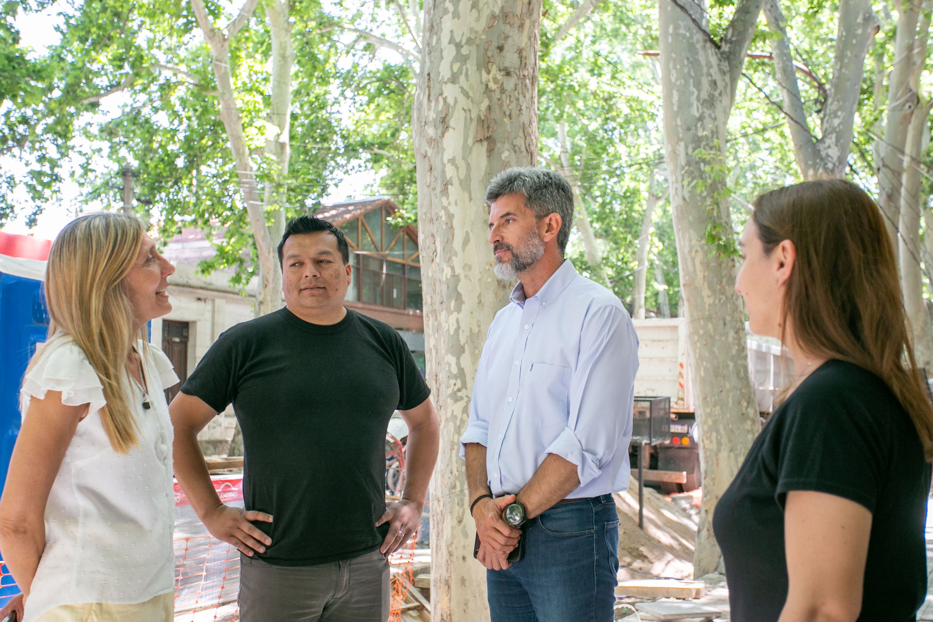 Ulpiano Suarez recorrió las mejoras en veredas del Jardín de Infantes Nº 0-159