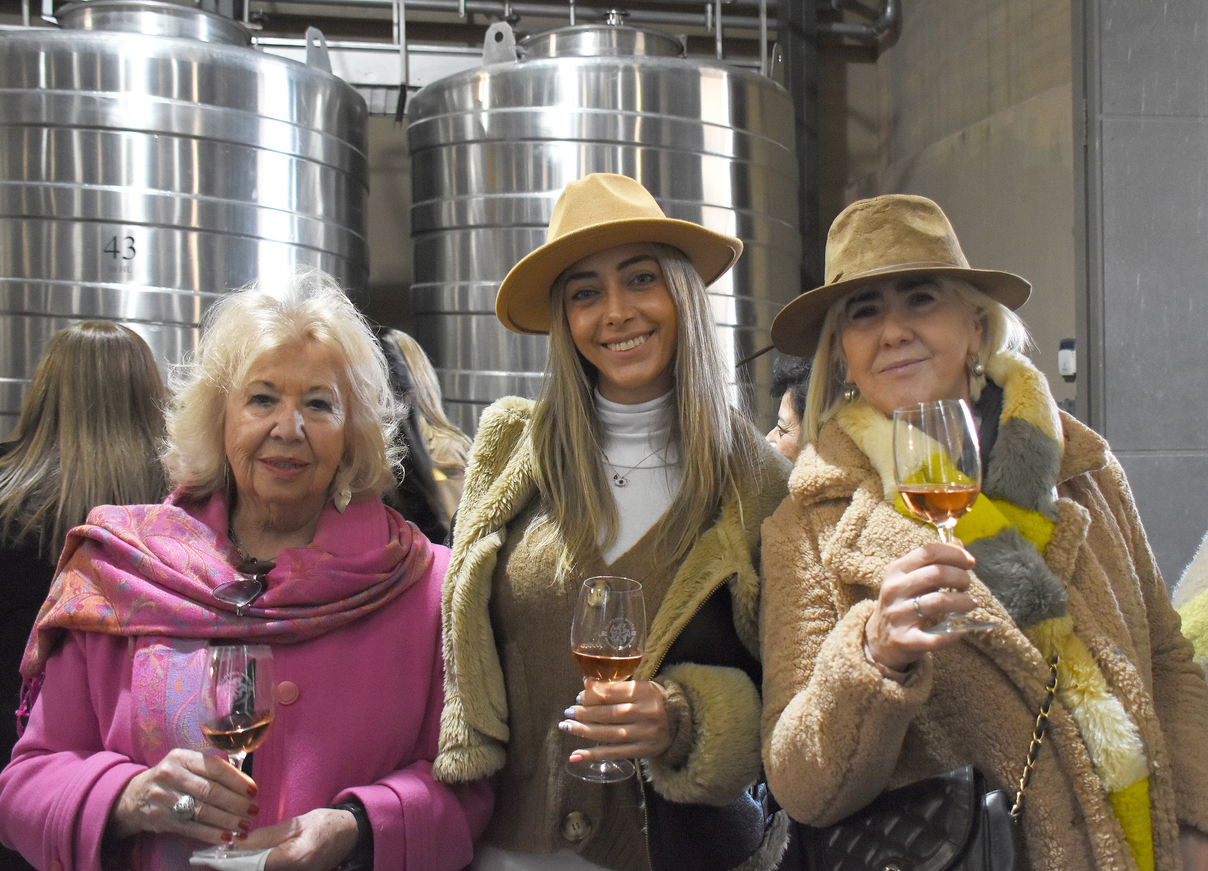 Sandra Cané, Carolina Saguan y Fátima Villagra. PH Eduardo Dolengiewich