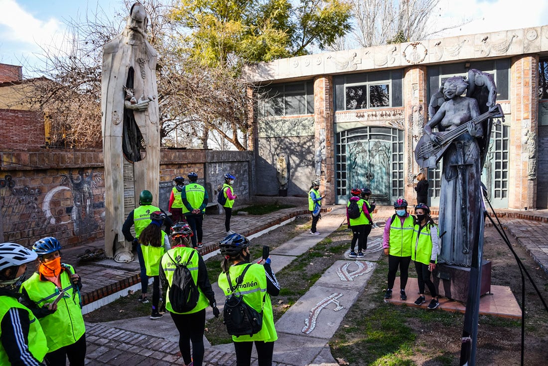 Un paseo en bici para conocer la historia, los artistas y los productores agrícolas de Guaymallén. 