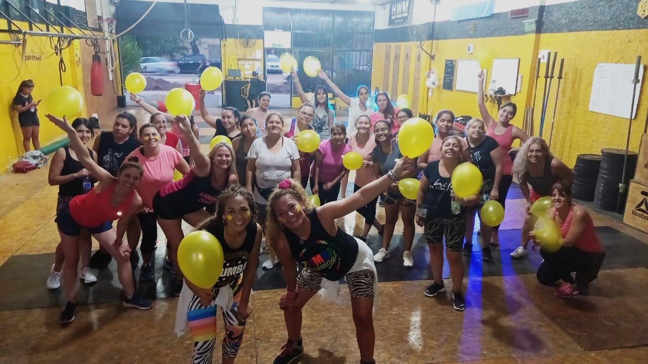 Su hijo tiene leucemia y ella organizó una clase de zumba para ayudar a otro niño que necesita un trasplante. Foto: Gentileza.